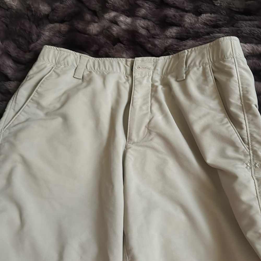 Under armour size 34 golf shorts